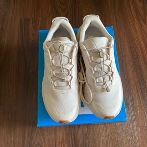 Hoka Women's Transport Sneakers (Gently Use ) Excellent Condition Size 9